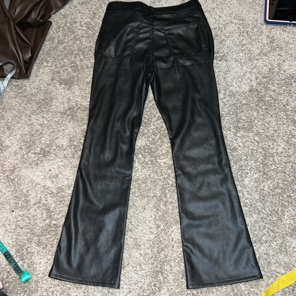NWT Old Navy High Rise Flare Faux Leather Black Jack Pants Size 18. 2-4 Womens - Picture 3 of 10